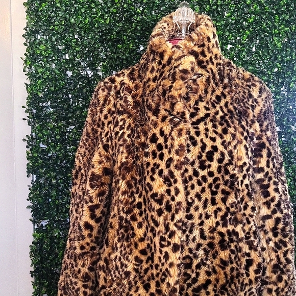 J2 Leopard Print Faux Fur Jacket - Picture 2 of 7